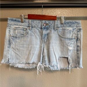 American Eagle Outfitters Light Blue Frayed Favorite Boyfriend Jean Shorts Sz 8
